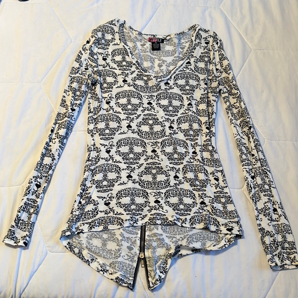 Long sleeve skull shirt